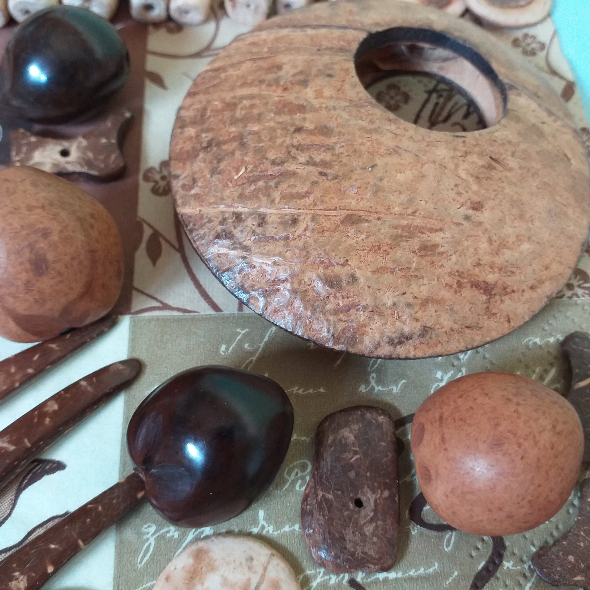 ciondolo medaglione per kit collane etniche da creare fai da te con perle cocco perline legno pietre da bigiotteria bijoux gioielli