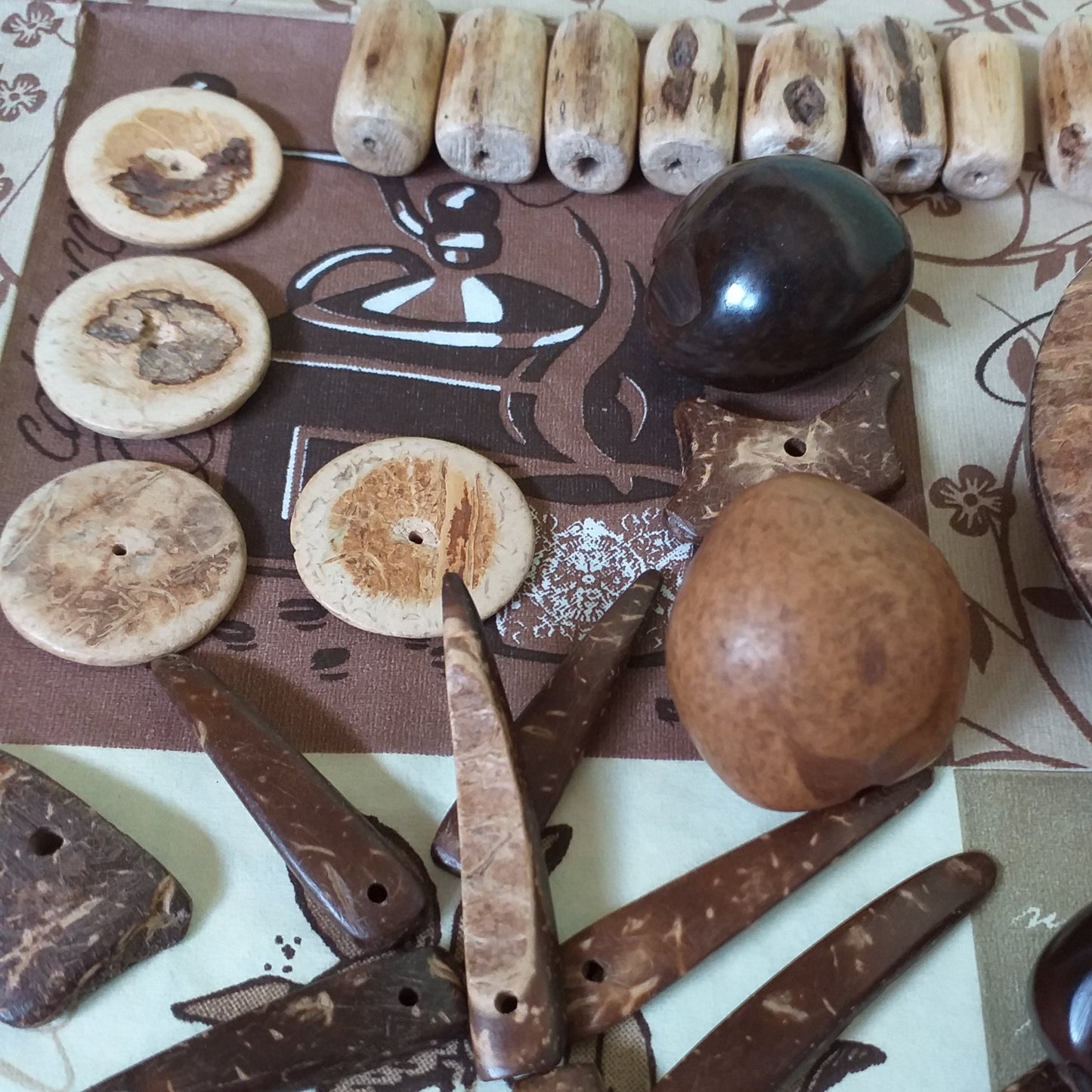 dischi cocco tubetti componenti del kit collane etniche con perle perline legno pietre fai da te bigiotteria bijoux gioielli bracciali