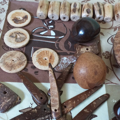 dischi cocco tubetti componenti del kit collane etniche con perle perline legno pietre fai da te bigiotteria bijoux gioielli bracciali