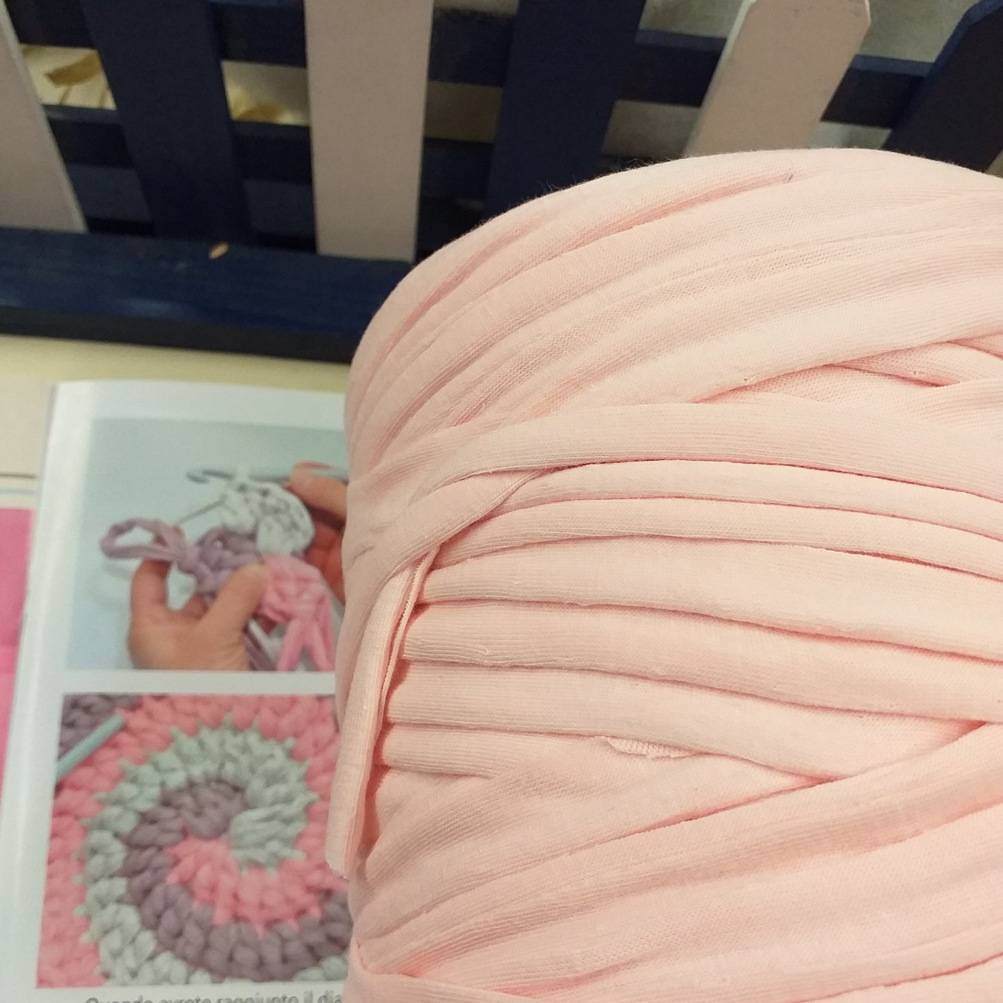 schemi uncinetto creare cuscino spirale tappeto con fettuccia elasticizzata cotone stretch 