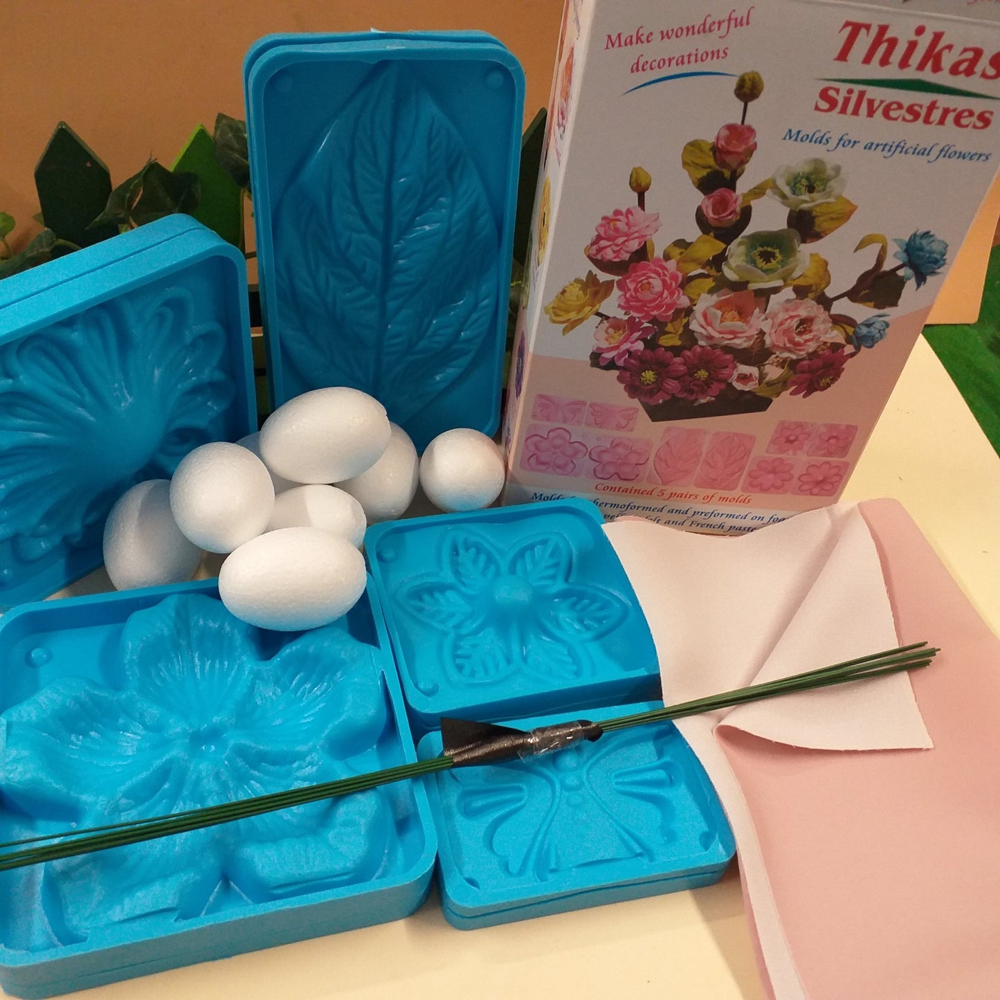 rosa chiffon e kit 5 formine doppie stampi silvestre Renkalik Thikas per tessuto termomodellabile termoformabile tecnica fommy gomma crepla creare fiori con stoffa termica Primette Primavera Natale ovetti polistirolo steli di filo di ferro