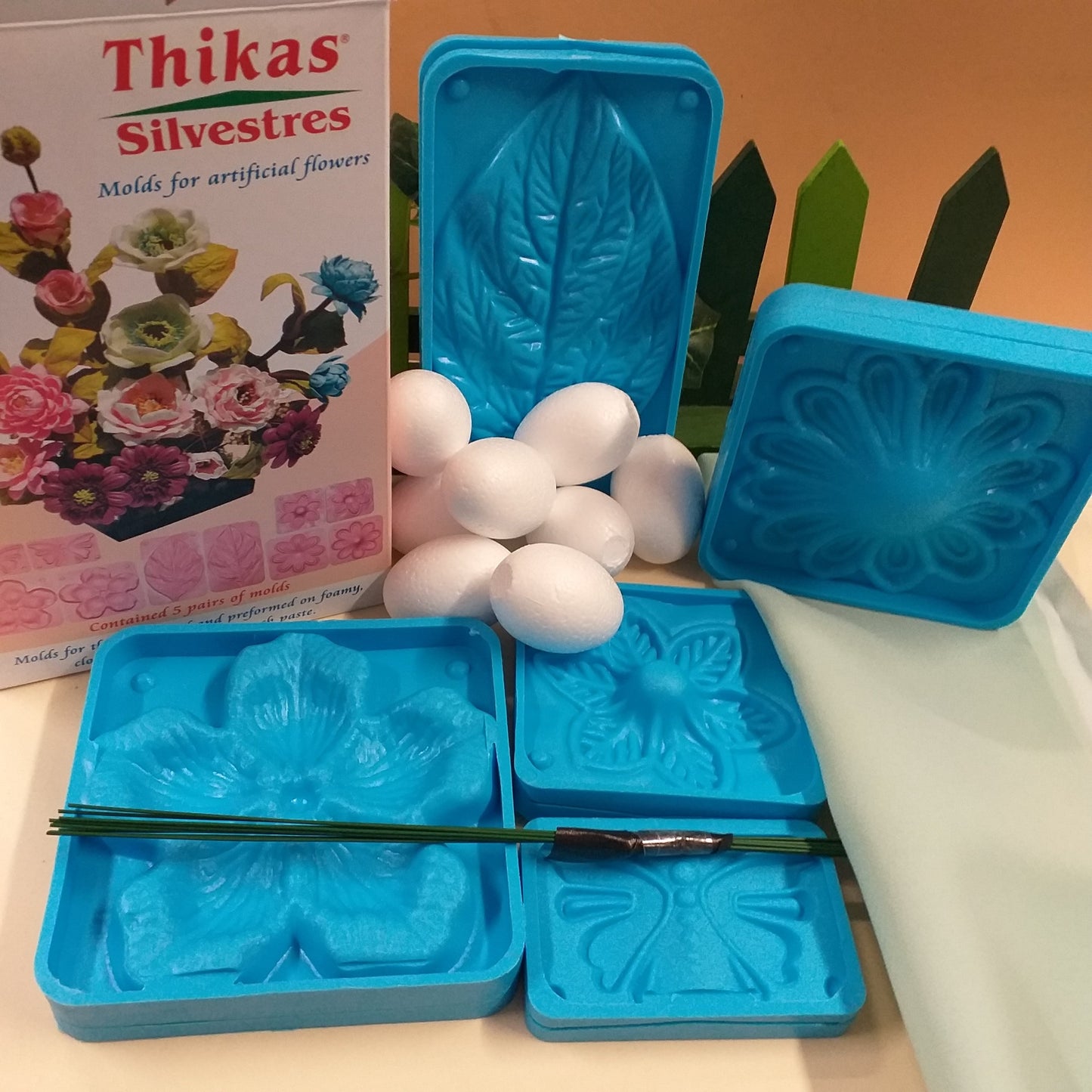 verde salvia e kit 5 formine doppie stampi silvestre Renkalik Thikas per tessuto termomodellabile termoformabile tecnica fommy gomma crepla creare fiori con stoffa termica Primette Primavera Natale ovetti polistirolo steli di filo di ferro