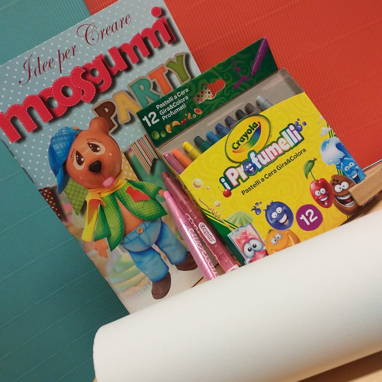 kit rotolo bianco gomma crepla carta eva pastelli a cera profumati profumelli per fommy morbido cartamodelli libretto idee per creare stafil moosgummi party cagnolino