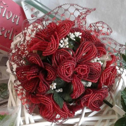 rose di Venezia da creare con perline conteria rosse e verdi