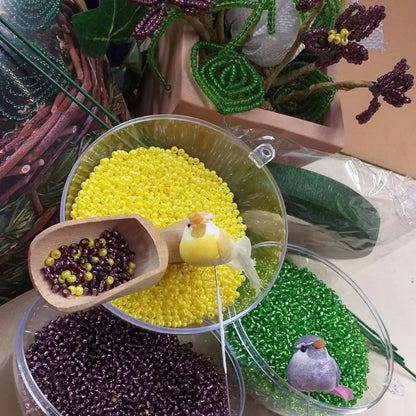kit ferro filo steli barretti guttaperca uccellini composizione floreale violette perline rocailles di conteria veneziana perle di vetro per creare fiorellini con materiali accessori spiegazioni tutorial fotografici istruzioni schemi