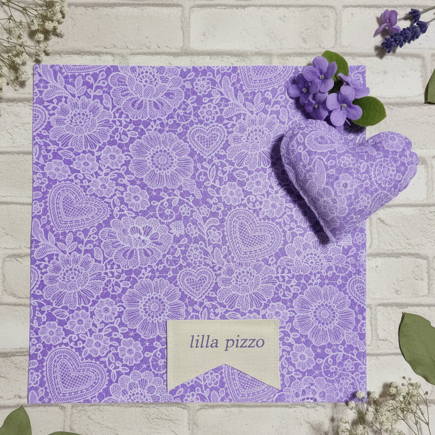 lilla glicine lavanda bianco pannolenci morbido feltro stampato disegnato pizzo shabby fantasia fiori cuori per lavoretti fuoriporta fiocchi nascita coccarde addobbi natalizi decorazioni pasquali vetrinistica bomboniere