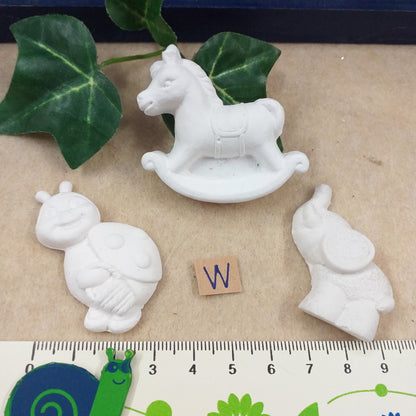 coccinella cavallino elefantino oggetti gesso lotto offerta stock outlet Y miniature ricordini souvenir idee regalo collezioni bomboniere arredamento casa delle bambole