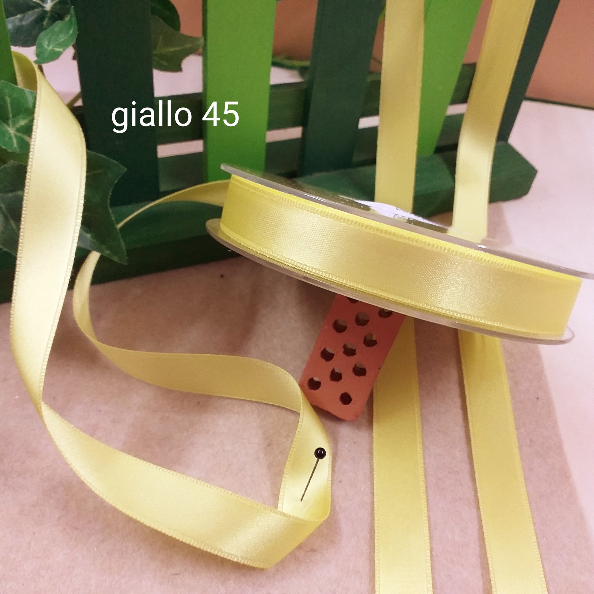 giallo 45 10 mm vendita al metro di nastro doppio raso made in Italy colori speciali uso confezionare bomboniere fai da te pacchi regalo hobbistica come passamaneria packaging vetrinistica