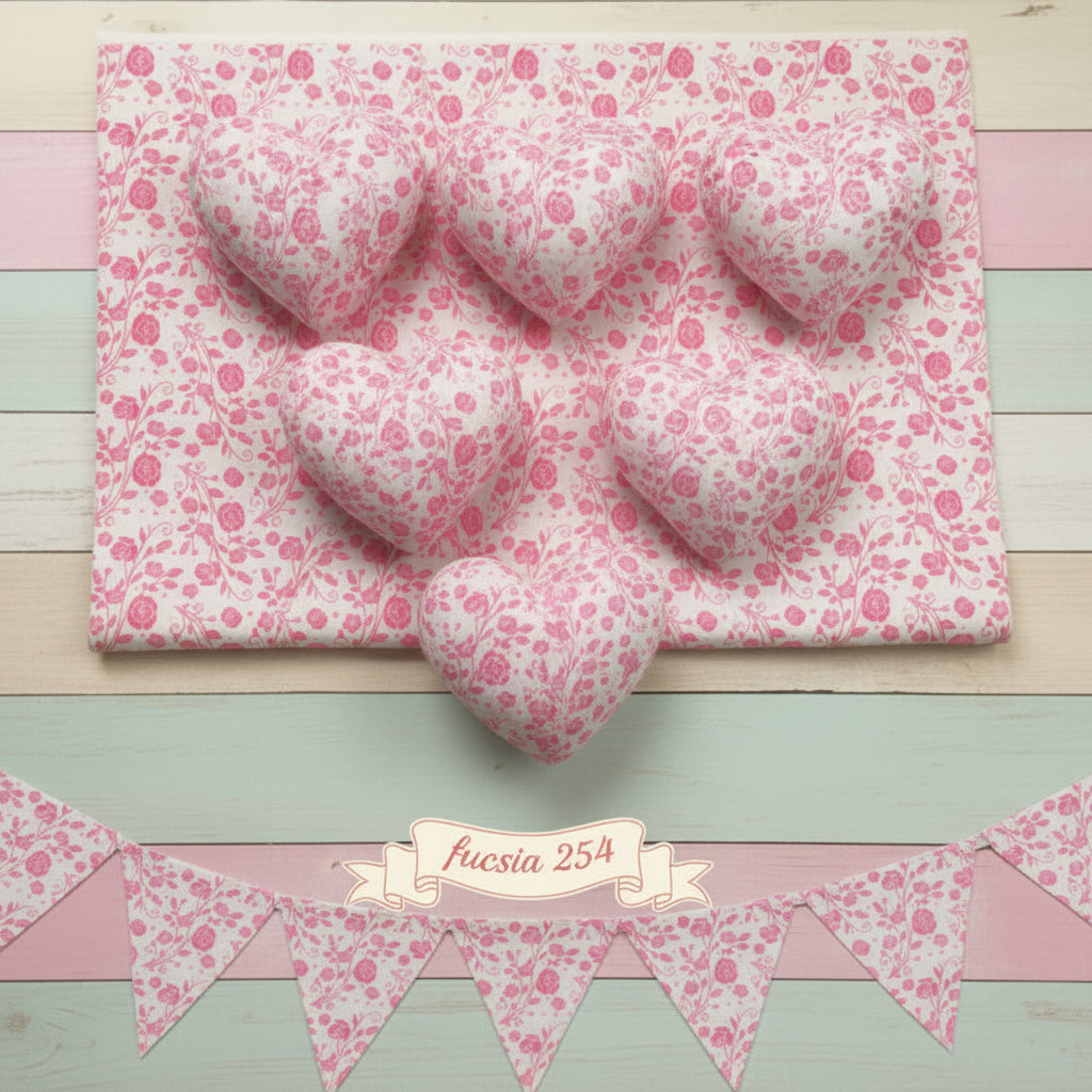fucsia 254 tessuto cucito creativo feltro pannolenci stampato fantasia disegnato fiorellini primavera fondo panna rosa pastello uso lavoretti creativi bambini pasquali ghirlande fuoriporta centrotavola fiori composizioni casetta uccellini cuore