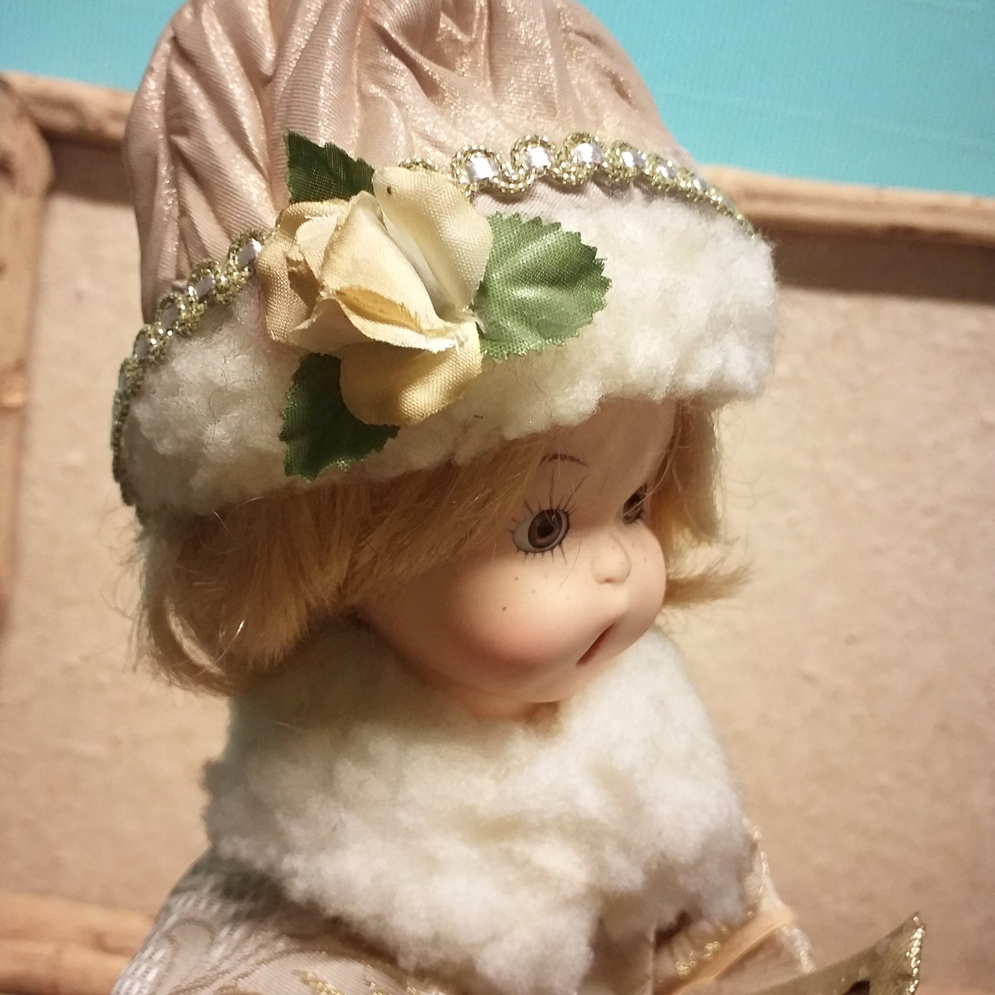 idea fai da te con Passamaneria rifiniture nastri raso bordo bianco bordura dorata di broccato uso cucito creativo bambole Natale angioletti decorazioni albero natalizio