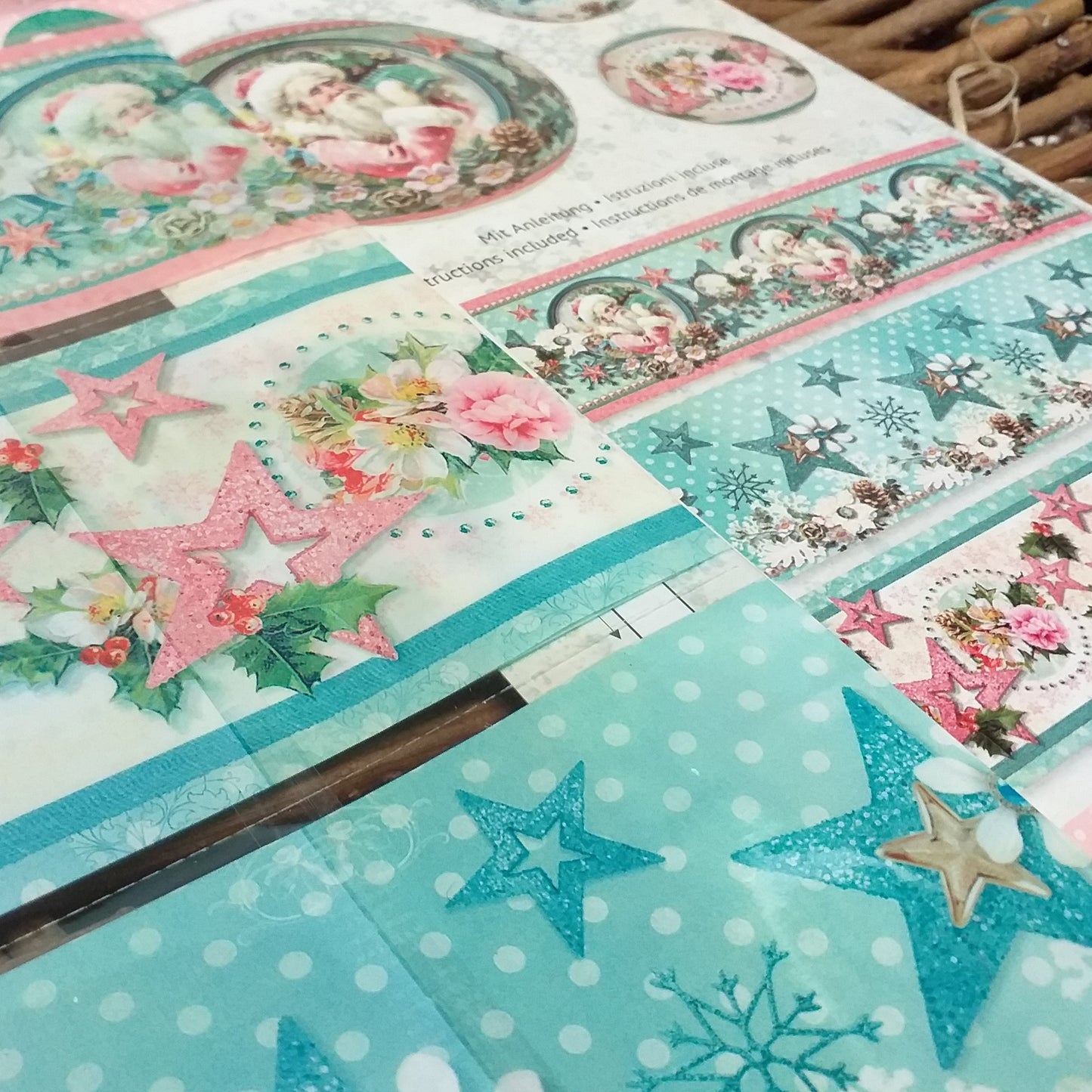 primo piano Babbo Natale vintage shabby chic stelle fiori figurine pellicola termoretraibile fascetta termomodellabile termoformabile uso découpage natalizio su plastica vetro plexiglass 