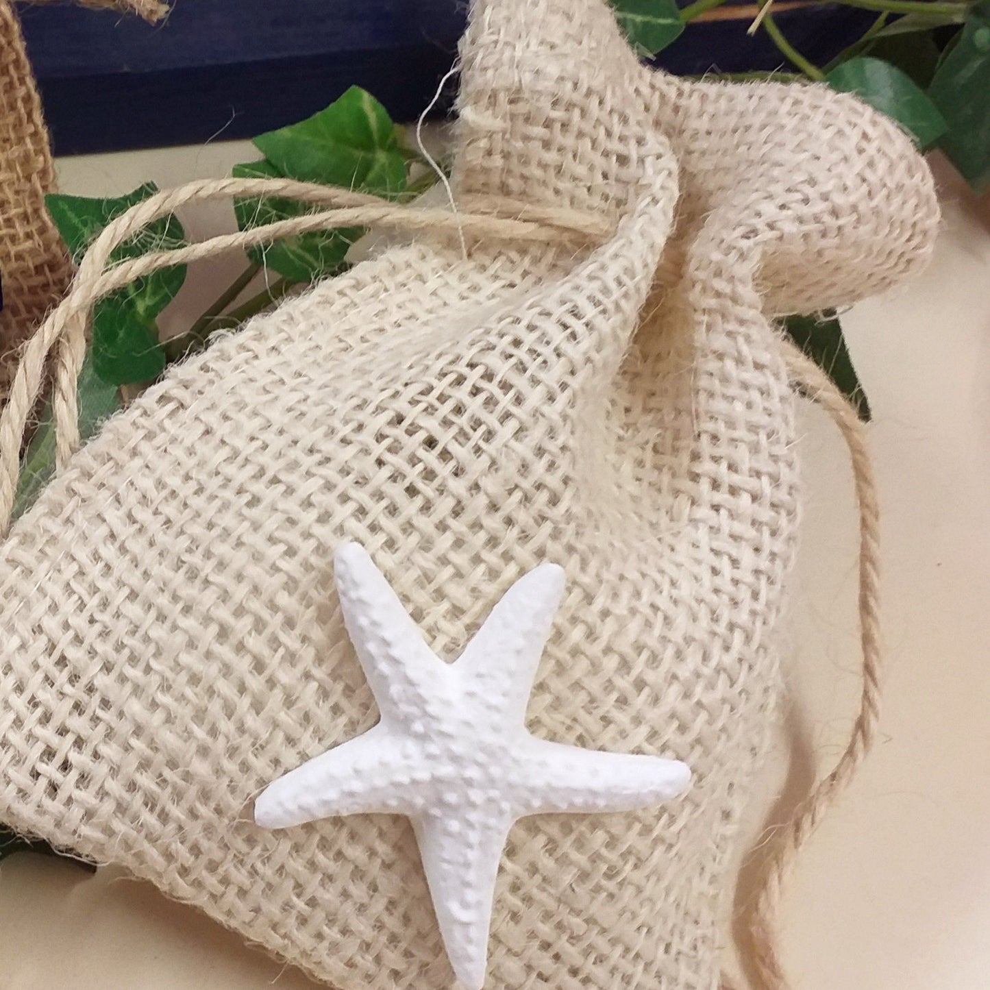 sacchettino portaconfetti bomboniere juta bianca confettata con gessetti e corda nautica rustica tirante confetti incartati uso confettata Prima Comunione cresima battesimo compleanno anniversario