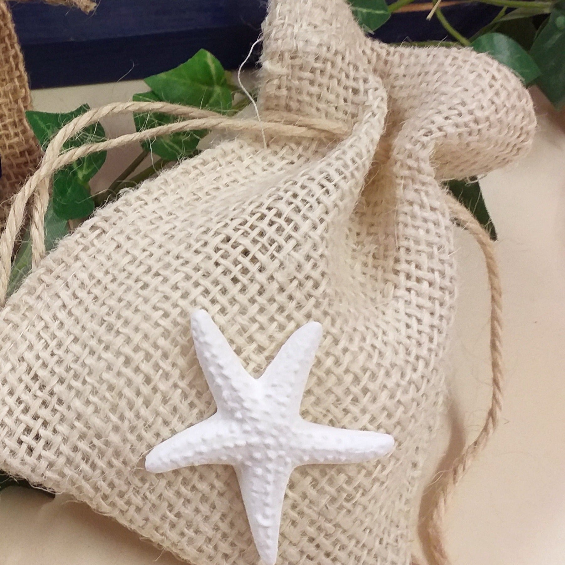sacchettino portaconfetti bomboniere juta bianca confettata con gessetti e corda nautica rustica tirante confetti incartati uso confettata Prima Comunione cresima battesimo compleanno anniversario