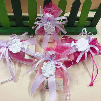 colori e modelli assortiti sacchettini bomboniere organza gessetto albero della vita per confettata e segnaposto matrimonio Prima Comunione Santa Cresima Battesimo bimba femminuccia confezionati confetti e bigliettino personalizzato roselline