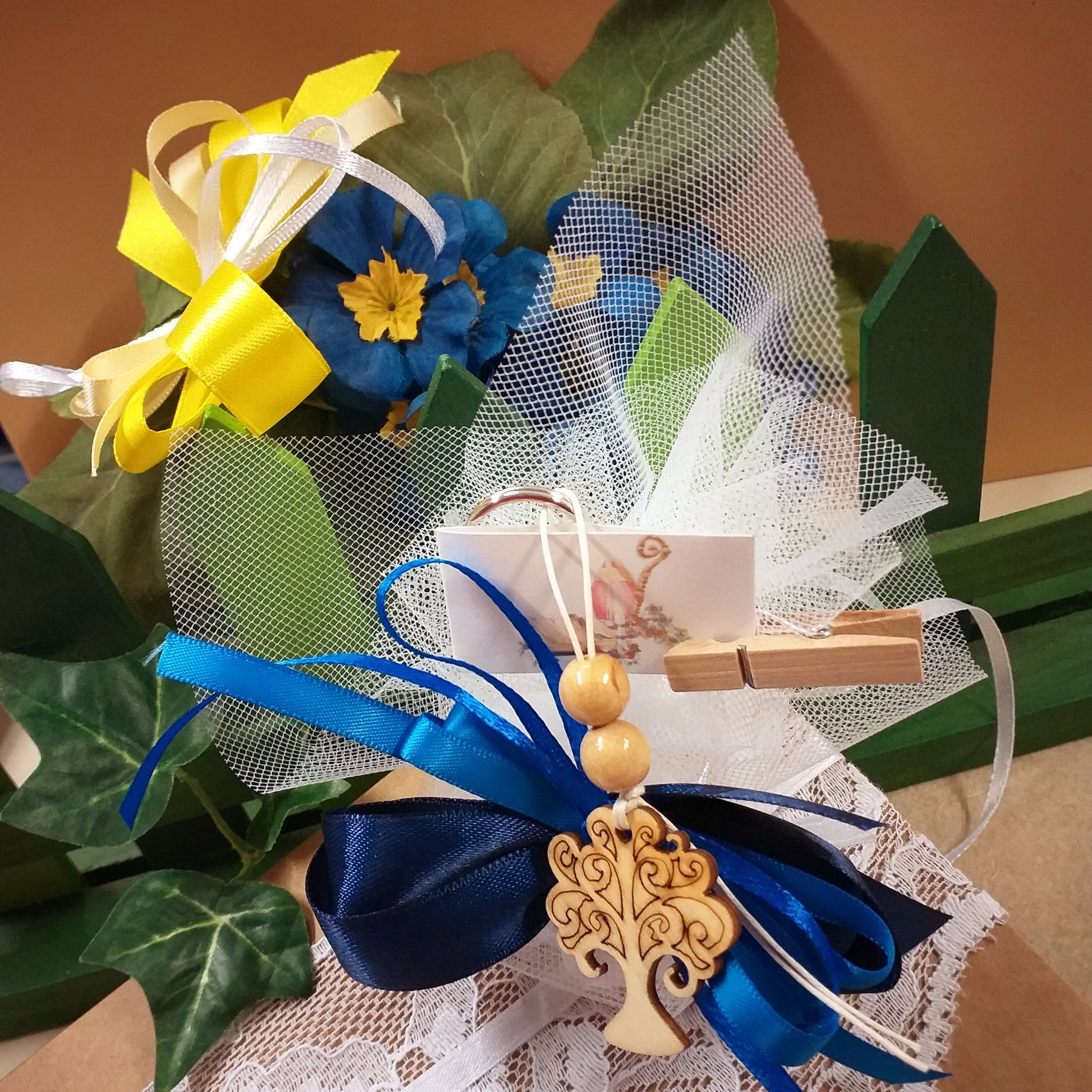 Giallo o blu parma Bomboniere albero della vita portachiavi legno confezionate o kit fai da te colori sacchetto nastro con bigliettino comunione cresima battesimo 