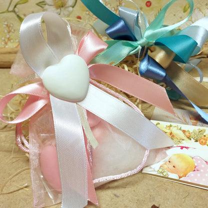 sacchetto rosa bimba femminuccia gessetto cuore bomboniere Prima Comunione Santa Cresima Battesimo nascita matrimonio nastri originali bigliettino stampato confezionati 5 confetti mandorla o cioccolato