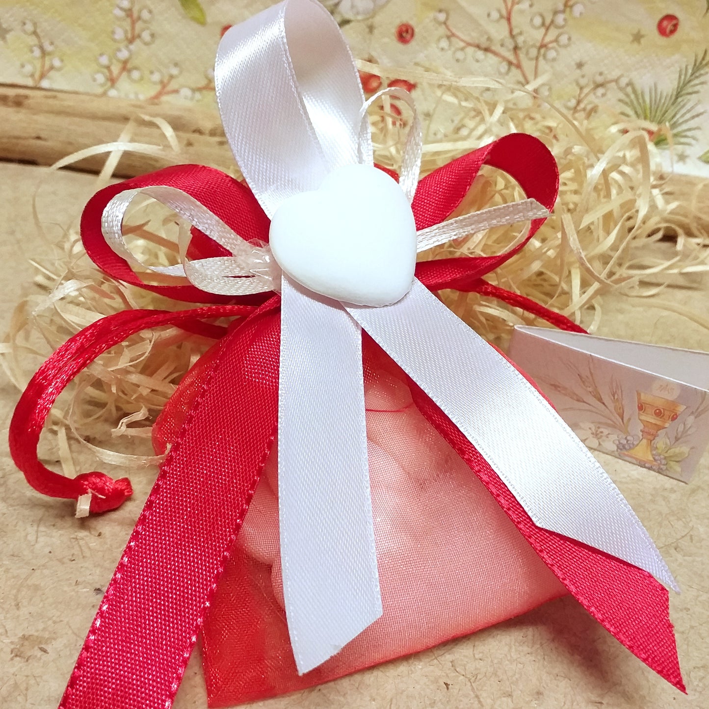 sacchetto rosso gessetto cuore bomboniere Prima Comunione Santa Cresima Battesimo nascita matrimonio laurea nastri originali bigliettino stampato confezionati 5 confetti mandorla o cioccolato