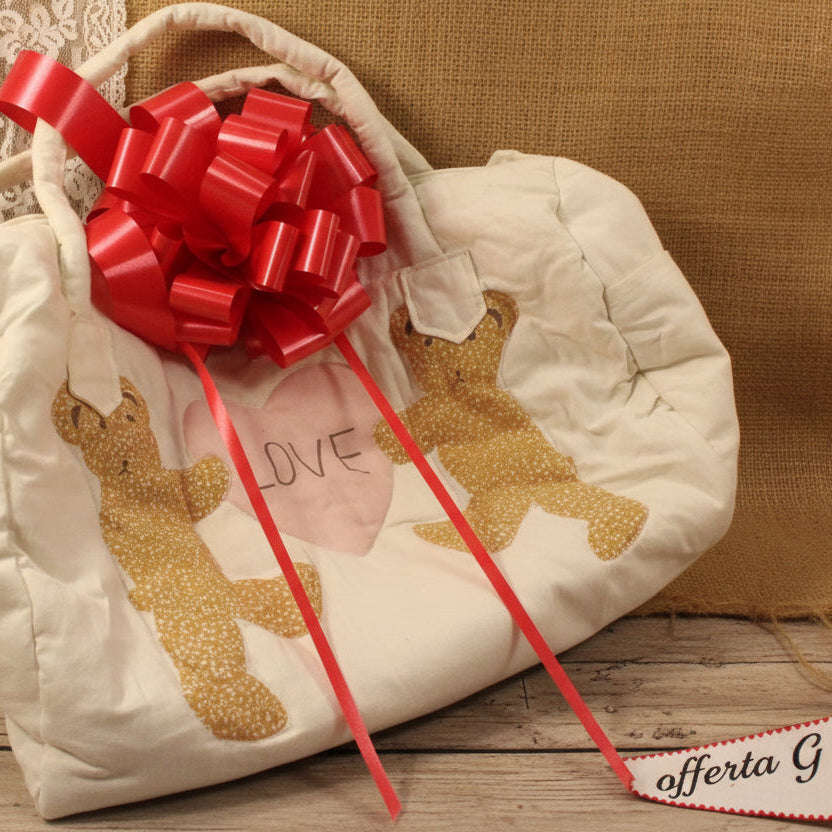 borsa love tessuto orsi dear porta lavoro di hobbistica shop online offerte stock vetrina San Valentino idee regalo economiche originali particolari artigianali per lei e lui festa innamorati 14 febbraio confezione packaging orsetti love fiocco