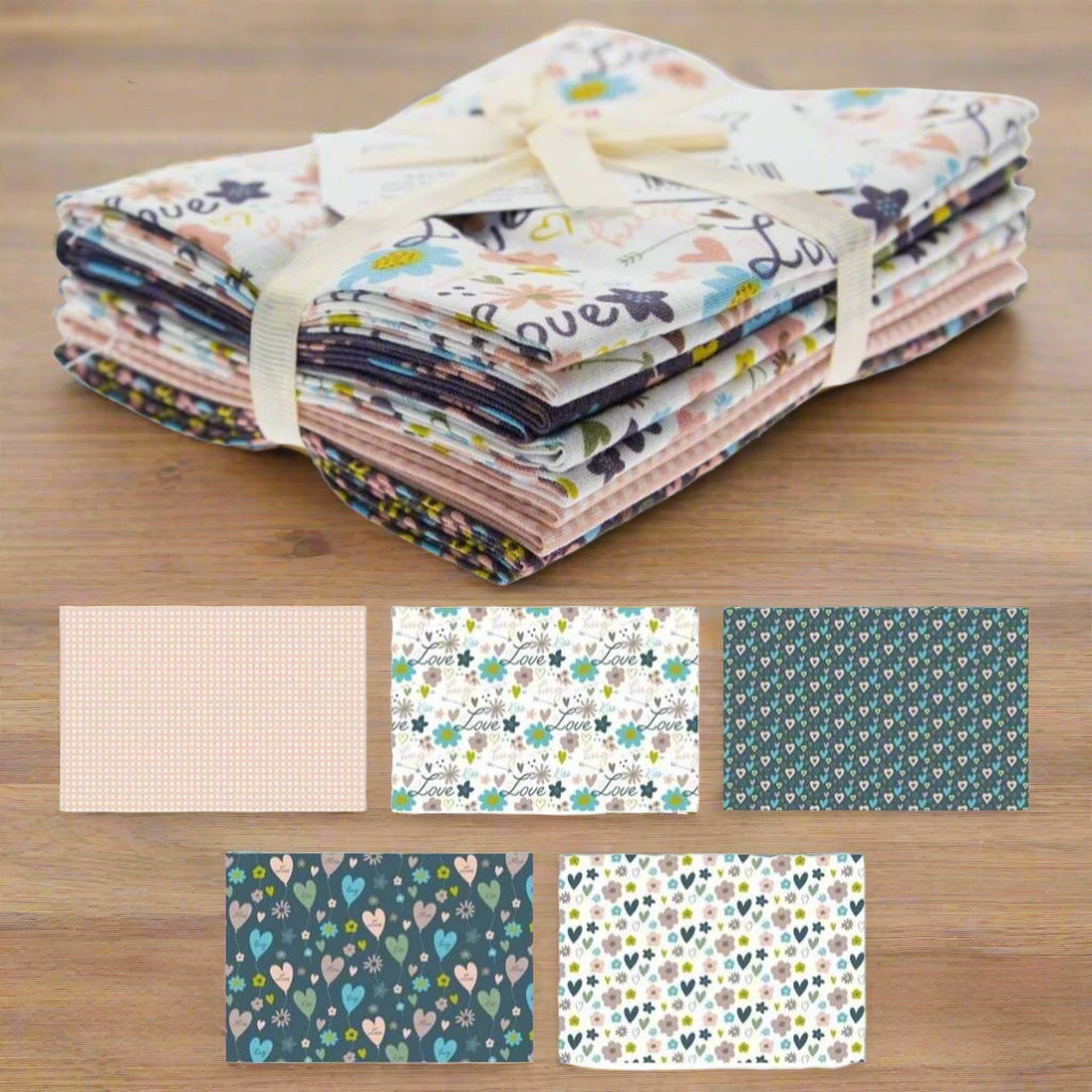 stock 3 fiori cuori scritta love assortimento flower fantasia di stoffe cotonine tessuti scampoli uso cucito creativo bambole di pezza fiocchi nascita hobbistica vetrinistica festa della mamma san valentino