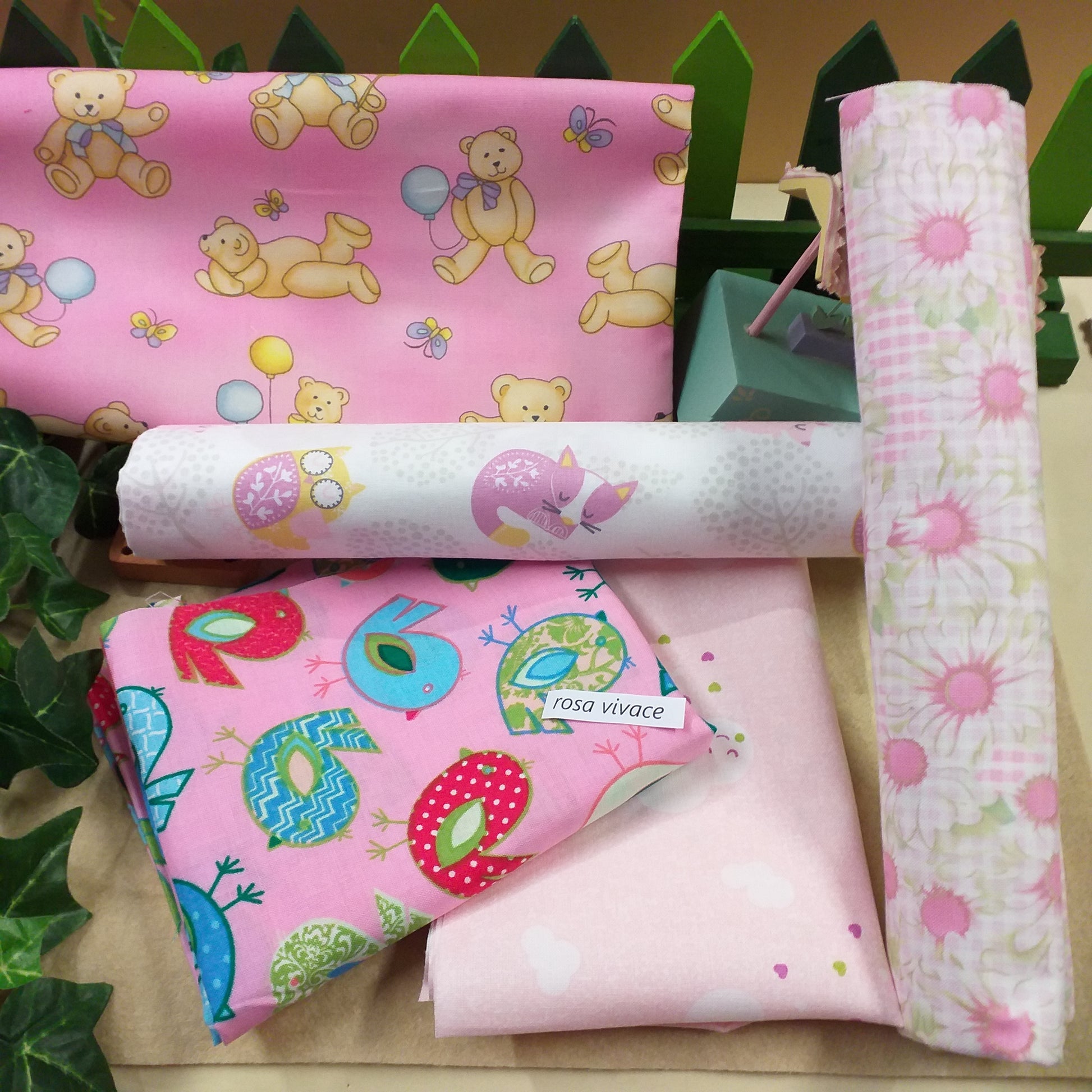 rosa vivace orsacchiotto margherite gattino gufo Cotonina scampoli in stoffa 100% cotone tessuto fantasia bimba stampato patchwork cucito e hobby creativi uso cucire fiocco nascita neonata corredino cameretta