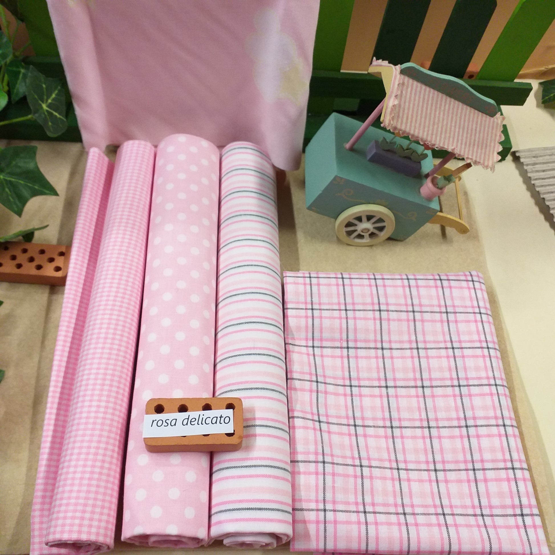 Cotonina scozzese righe pois rosa scampoli in stoffa 100% cotone tessuto fantasia stampato patchwork cucito e hobby creativi uso cucire fiocco nascita corredino cameretta arredamento cucina