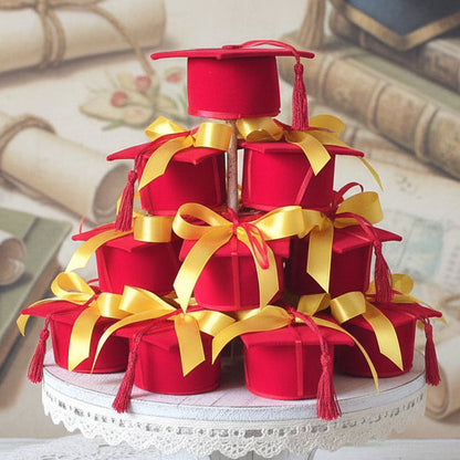 confettata con tocco velluto rosso nastrino giallo scatola forma cappello laurea bomboniera confezionata confetti bigliettino personalizzato nappina frange