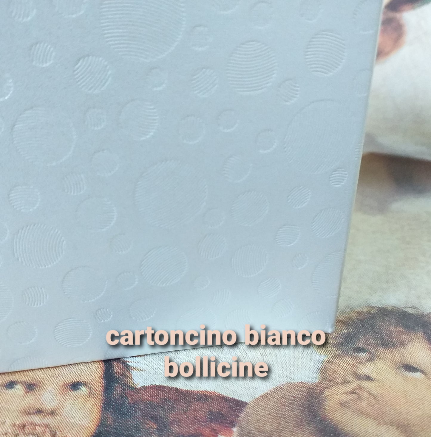 dettaglio cartoncino bianco bollicine di scatole bomboniere fai da te economiche matrimonio in cartone