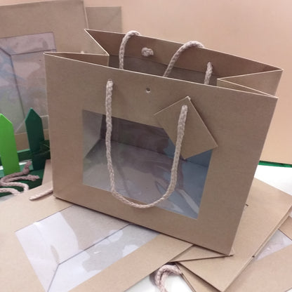 chiudipacco tag e scatole shopper bomboniere buste regalo di cartoncino cartone kraft avana beige con manici corda e finestra trasparente wedding box da matrimonio packaging confezioni 