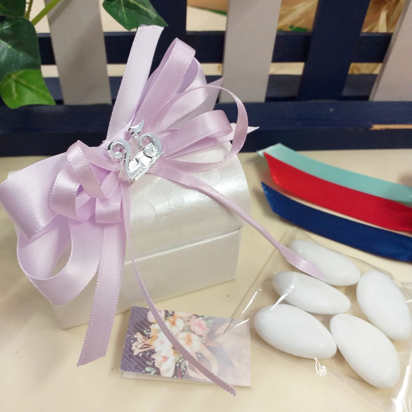 bianco lilla glicine 25° anniversario nozze cofanetti scrigno forziere astuccio scatoline portaconfetti matrimonio simbolo argentato 25, 5 confetti e bigliettino