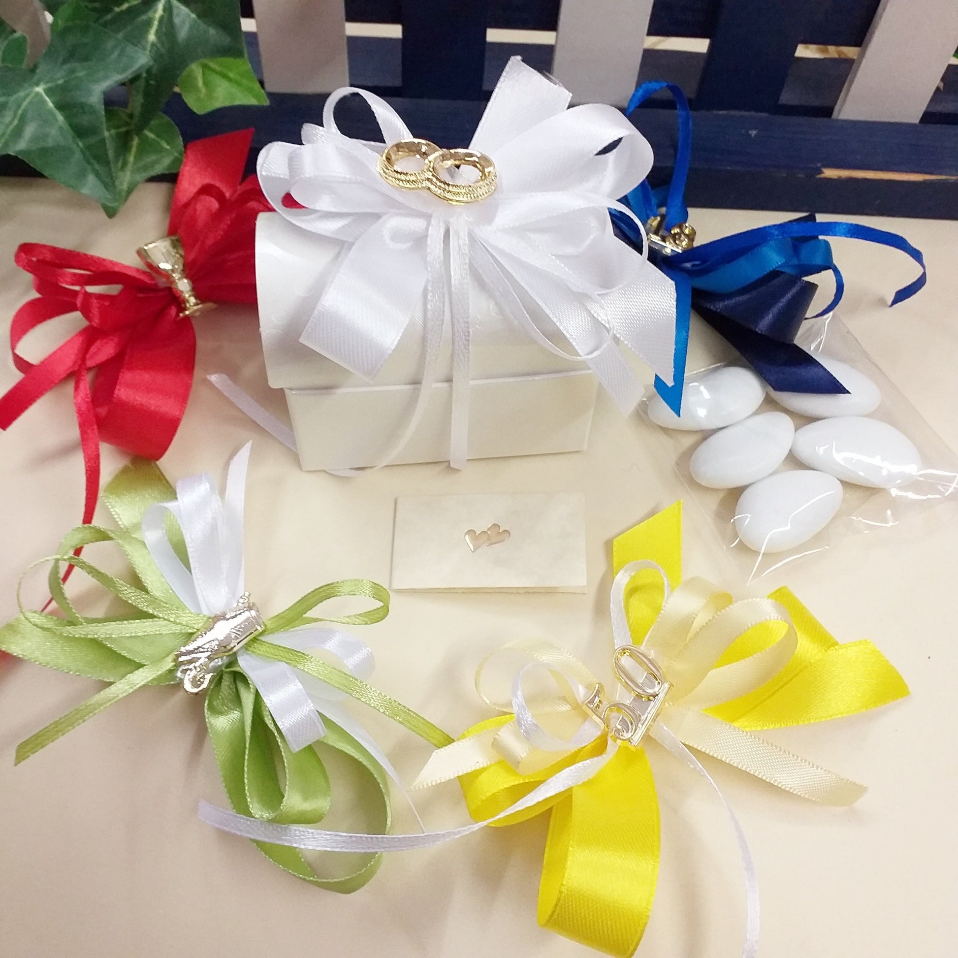 scelta colori cofanetti scrigno forziere astuccio scatoline portaconfetti matrimonio con fedi dorate nastro bianco, Calice Comunione, Mitria Cresima 50 anni confetti e bigliettino