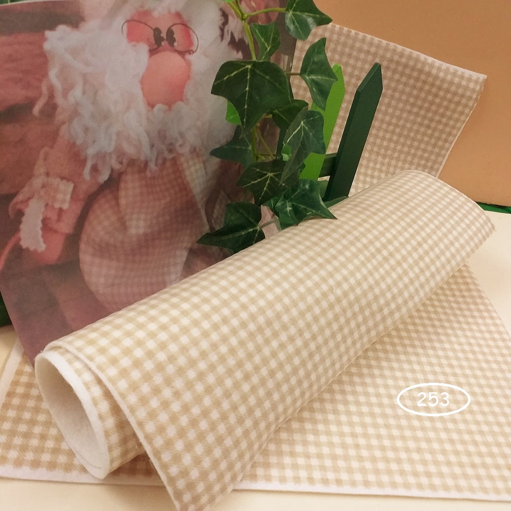 beige 253 scampolo pezza di stoffa a quadretti pannolenci tessuto feltro uso materiale cucito creativo hobbistica gnomi bambole ghirlanda fuoriporta Natale Babbo Noel