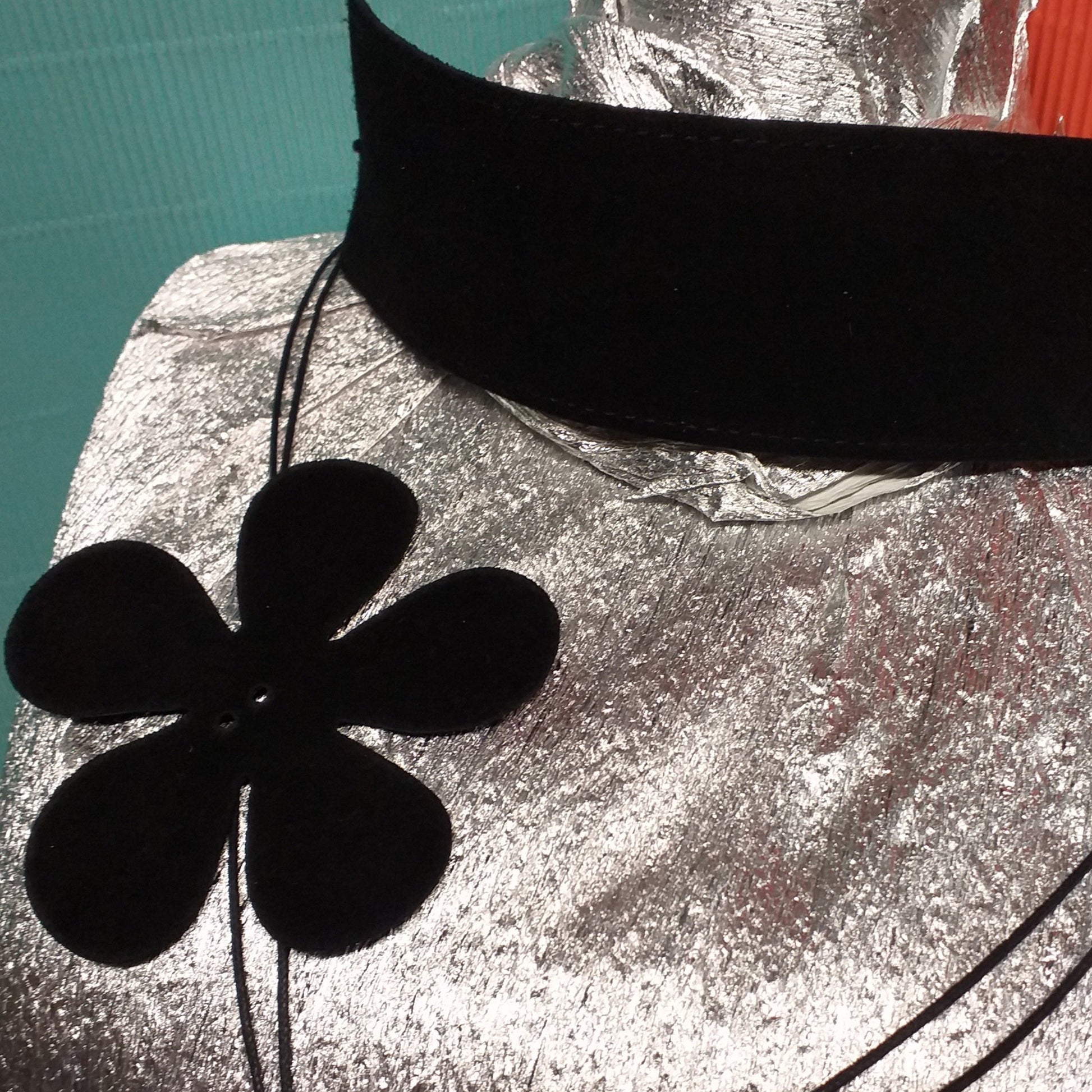 base per collana ecopelle colore nero componenti bigiotteria con chiusura di cordoncino, girocollo con fiore da cucire per incollare perline ciondoli charms