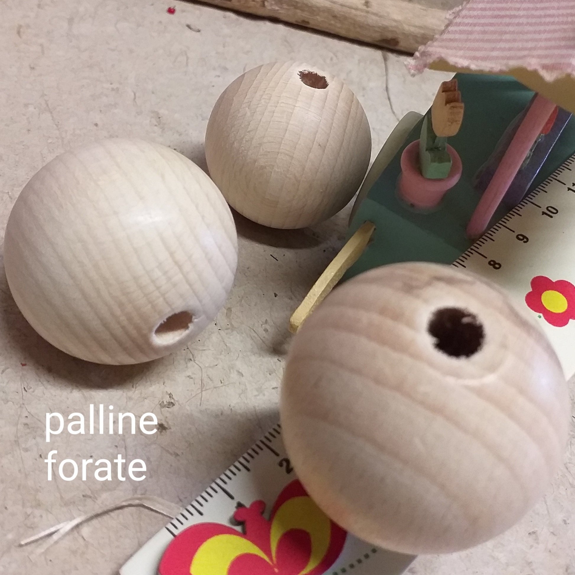 perle sfere palline oggetti legno con foro buco passante forate grandi uso creare testine faccine con visetti gnomi folletti bambole angioletti angeli fai da te lavoretti creativi natalizi bambini