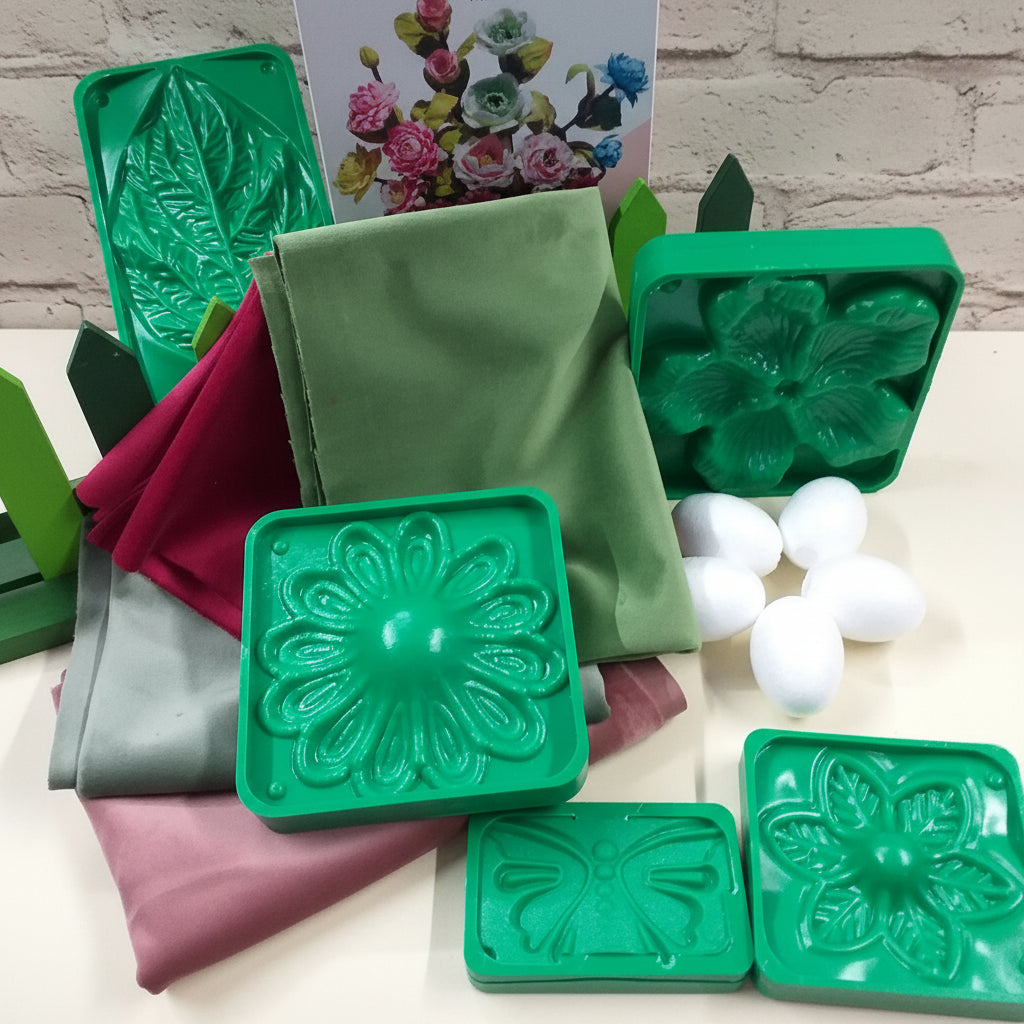 colori Natale stampi fiori rose Silvestre Thikas Renkalik tecnica termomodellismo fommy gomma crepla tessuto velluto termoformabile termico kit con stoffa ovetti polistirolo formine stampini gerbere margherite magnolie rose foglie farfalle fior di pesco dalia