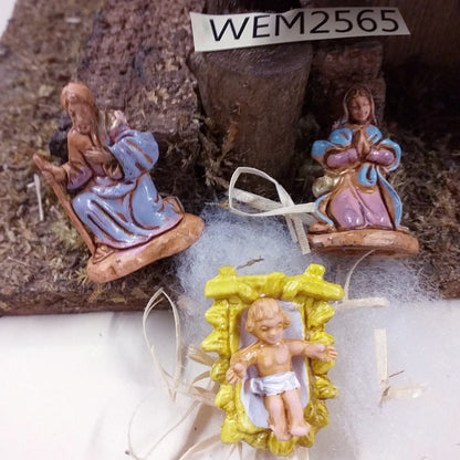 Piccole statuine del presepe natività sacra Santa Famiglia statuette economiche di resina plastica colorate simil-legno policromo Gesù Bambino culla Giuseppe Maria ad utilizzo decorazioni Natale e addobbi fai da te