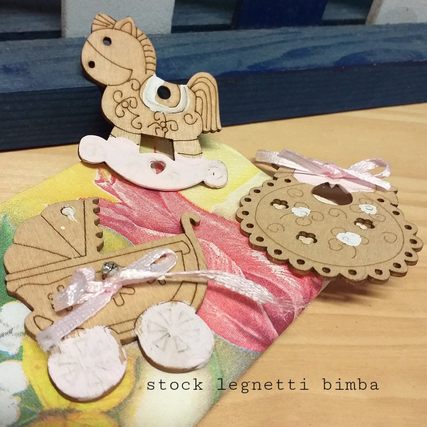 stock 3 legnetti bimba culla carrozzina cavallino bavaglia assortite applicazioni legno ciondoli fai da te bomboniere battesimo nascita hobbistica coccarda fuoriporta