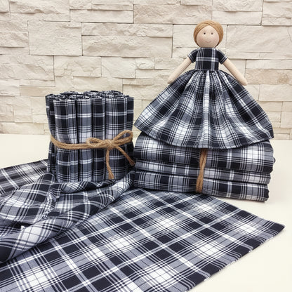 bianco nero panno tessuto scozzese lana sintetica stoffa tartan Scotland Stafil a quadretti per vetrinistica Natale addobbi decorazioni fai da te hobbistica cucito creativo bambola di pezza