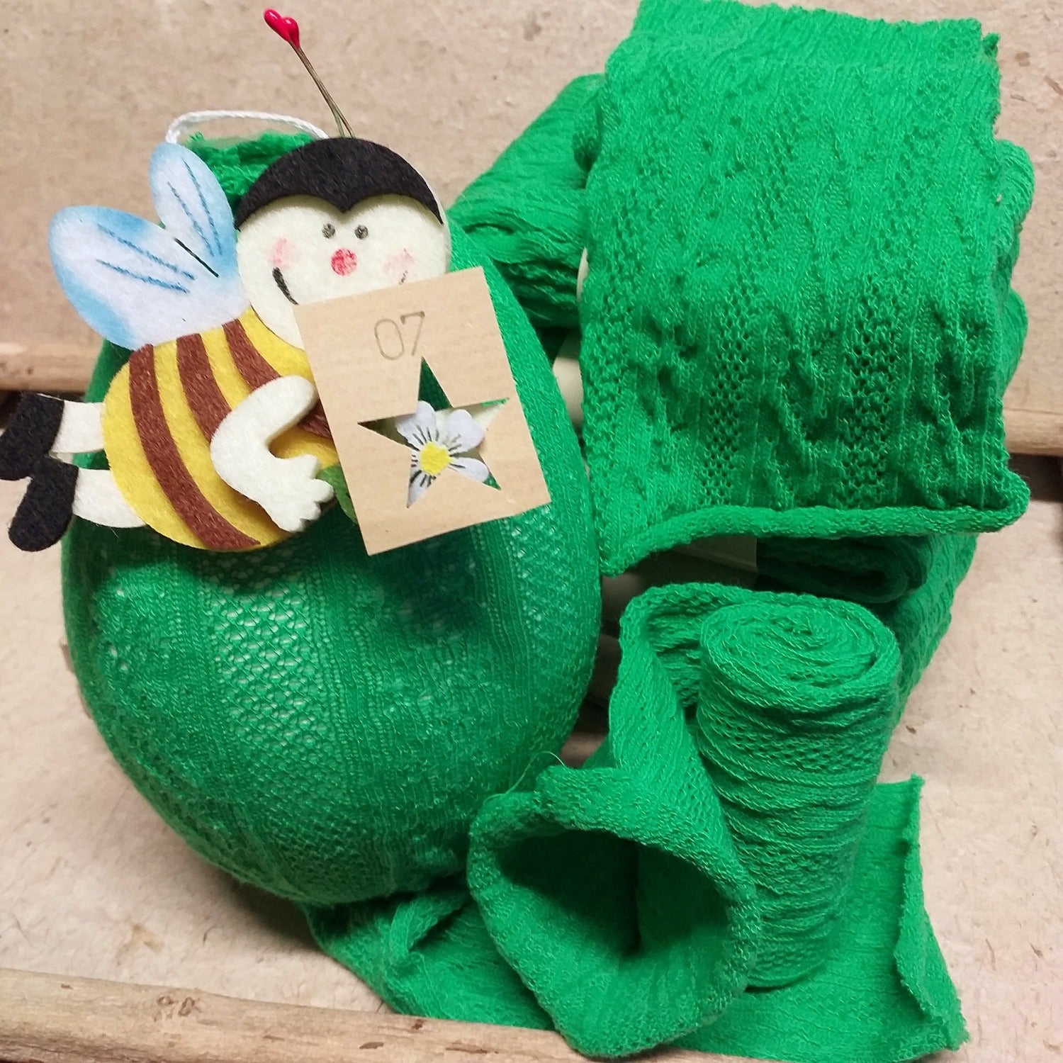 tessuto tubolare maglina verde treccia elasticizzato uso per rivestire polistirolo uova bambola palline gnomi Natale 
